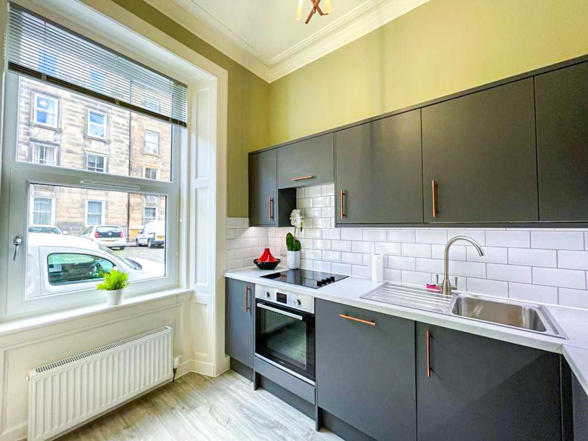 Desirable 2 Bed Apt Near Edinburgh Castle Exterior photo
