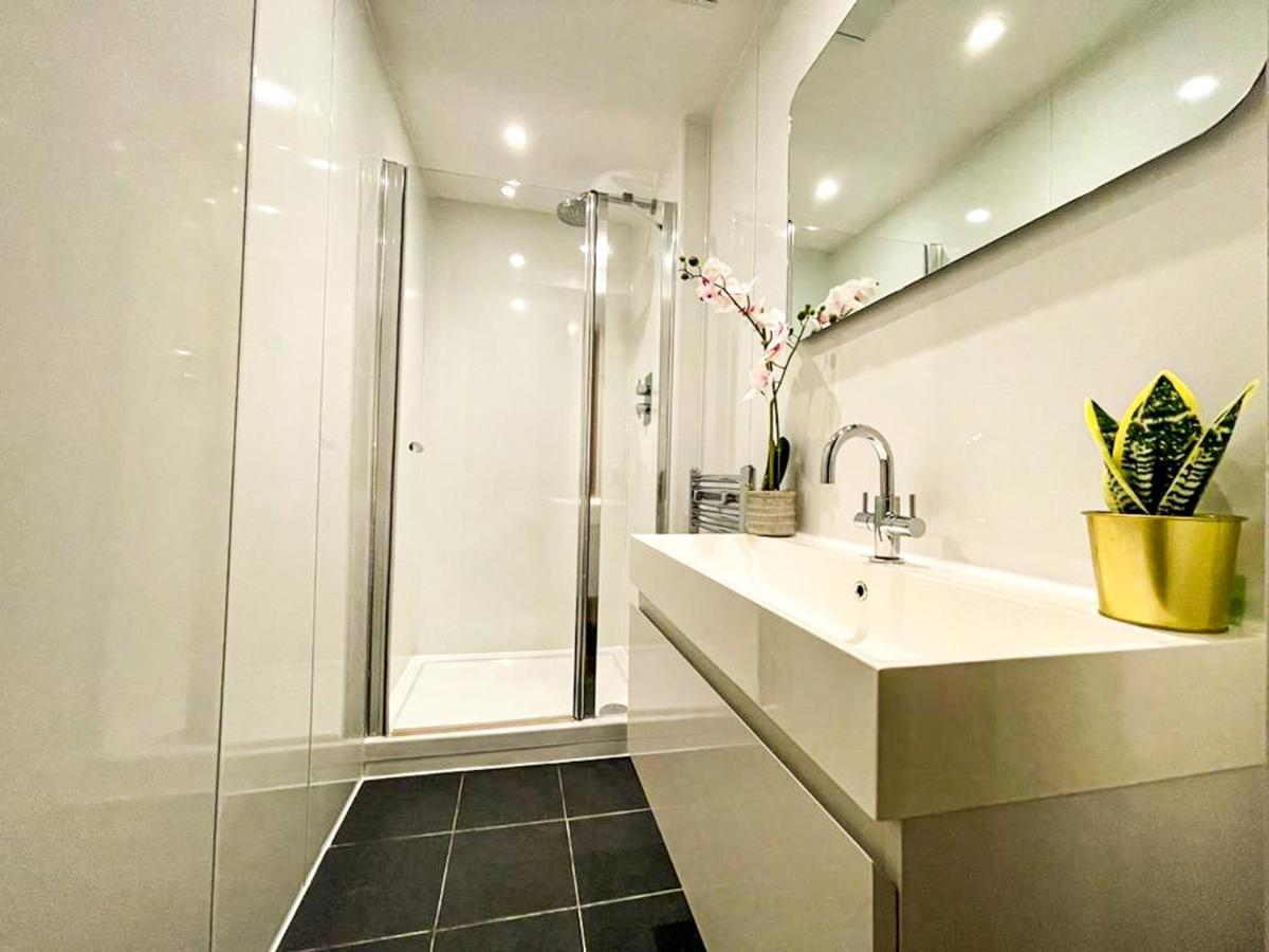 Desirable 2 Bed Apt Near Edinburgh Castle Exterior photo